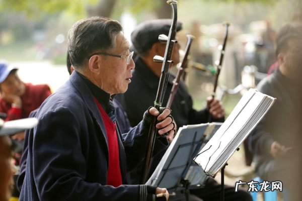 起老年斑是什么原因引起的 出现老年斑是怎么回事啊