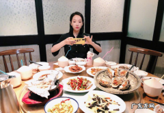 小贝饿了个人资料真实姓名 小贝饿了一年赚多少钱