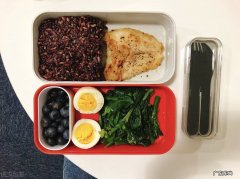 减脂增肌一日三餐怎么吃 健身食谱减脂增肌男三餐