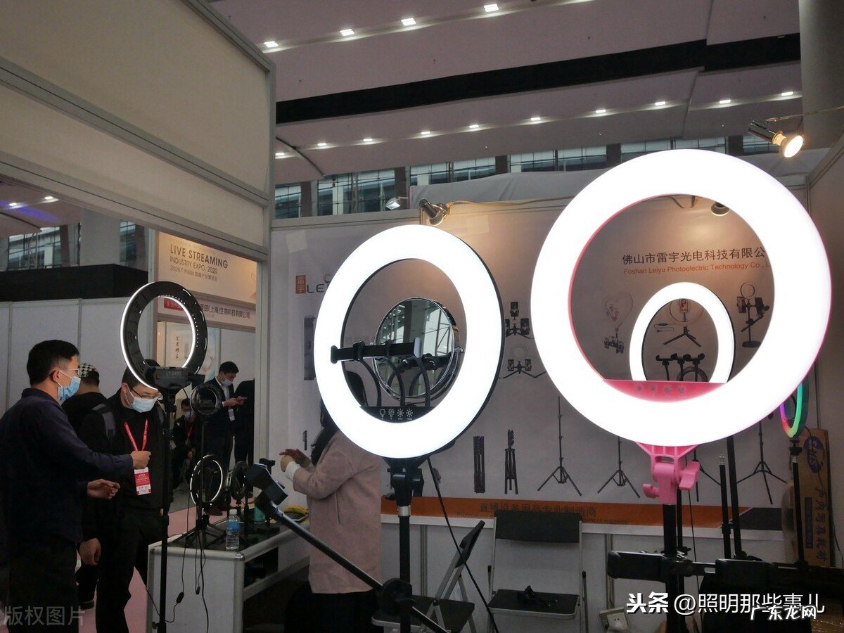 直播间灯光应该要怎么选 直播不光灯白光好还是暖光好