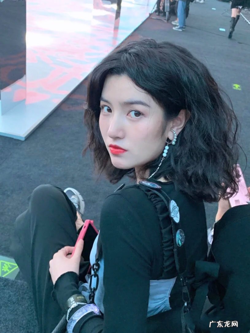 2021的4款经典发型 大宽脸女生适合什么发型