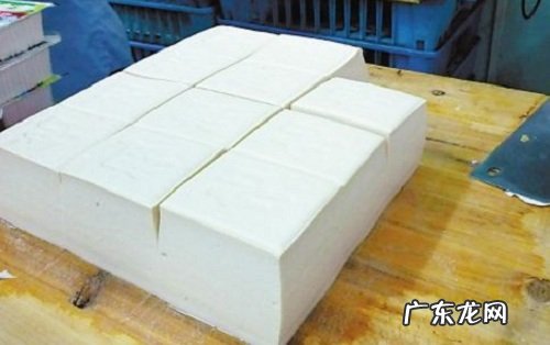 大龄金毛狗狗后面突然瘸了