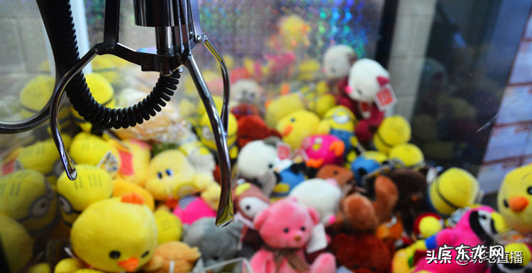 抓娃娃攻略分享 游戏厅抓娃娃技巧有哪些