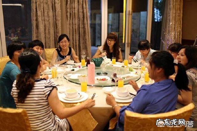 广告业务怎么跑提成多少?做这个难不难呀?