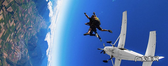 跳伞多少钱一次？跳伞有哪些注意事项？