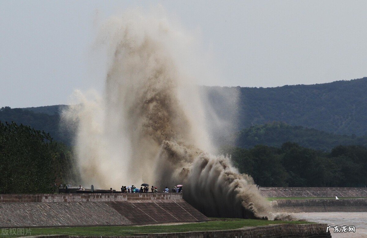 八月十八钱塘江大潮原因 钱塘江大潮形成的原因有哪些