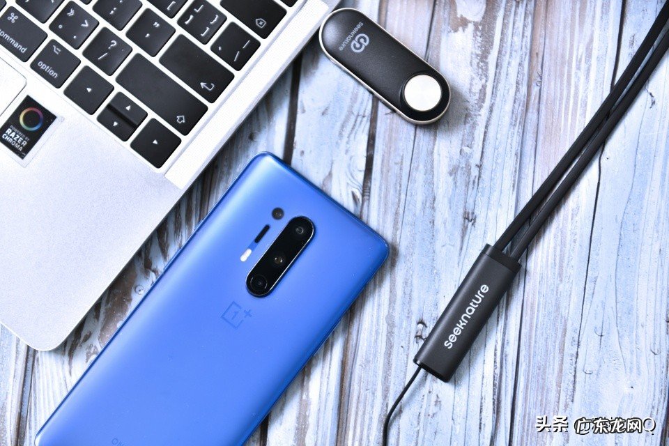 新人直播必入耳机推荐 手机直播买什么耳机好