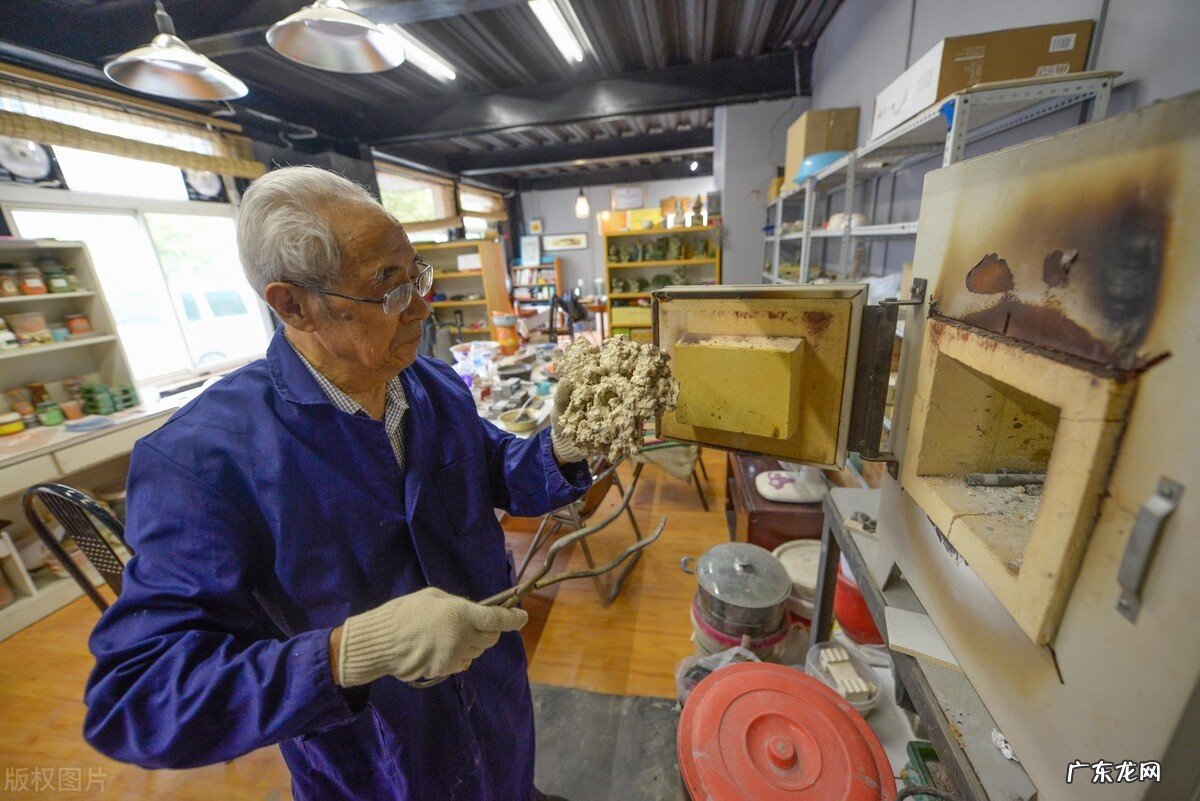 日本老龄化有多可怕？65岁还在上班到底是为了什么？