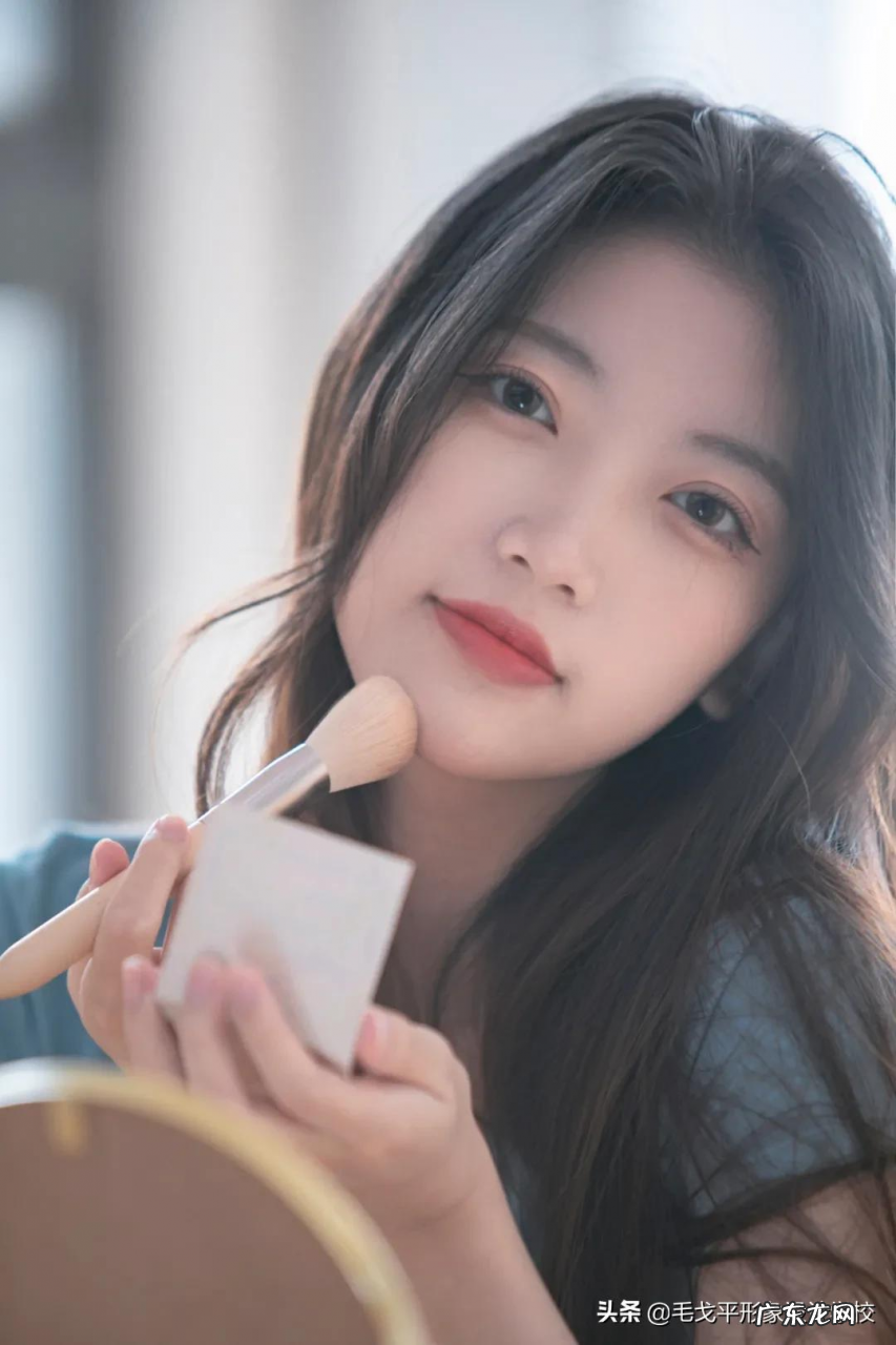 女孩子学化妆有前途吗?好找工作吗?