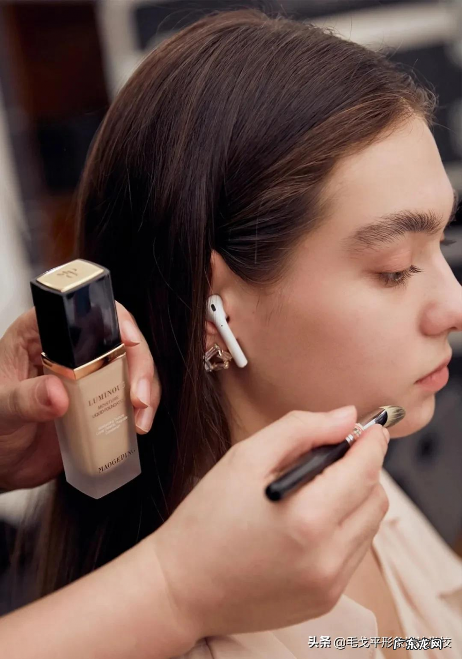 女孩子学化妆有前途吗?好找工作吗?