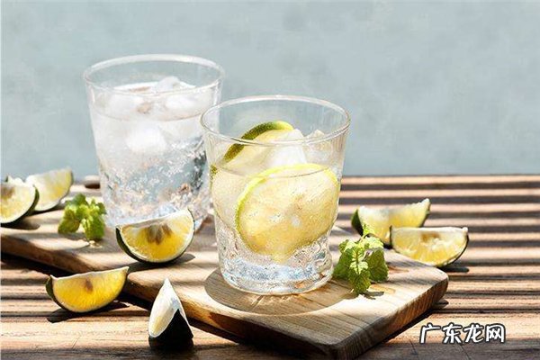 为什么人需要水才能生存？