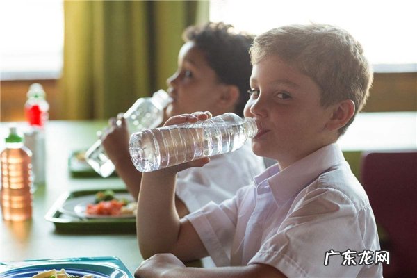 为什么人需要水才能生存？