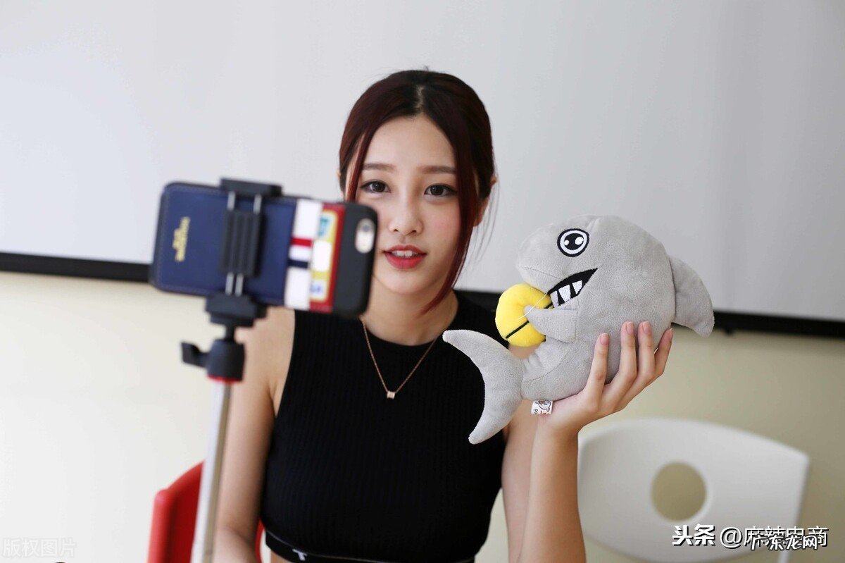 抖音小店直播带货好做吗？需要注意什么？