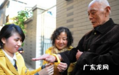 老人定位器哪个品牌好？老人防丢定位器选哪种款式比较好？