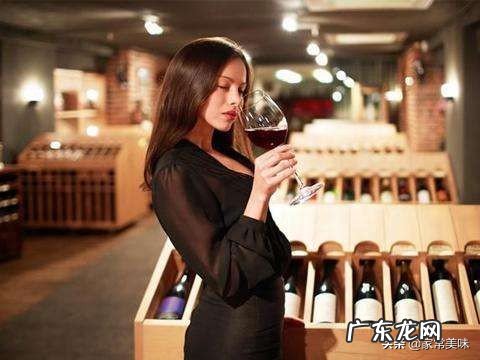 红酒为什么要倒着放?红酒倒着放有什么好处?