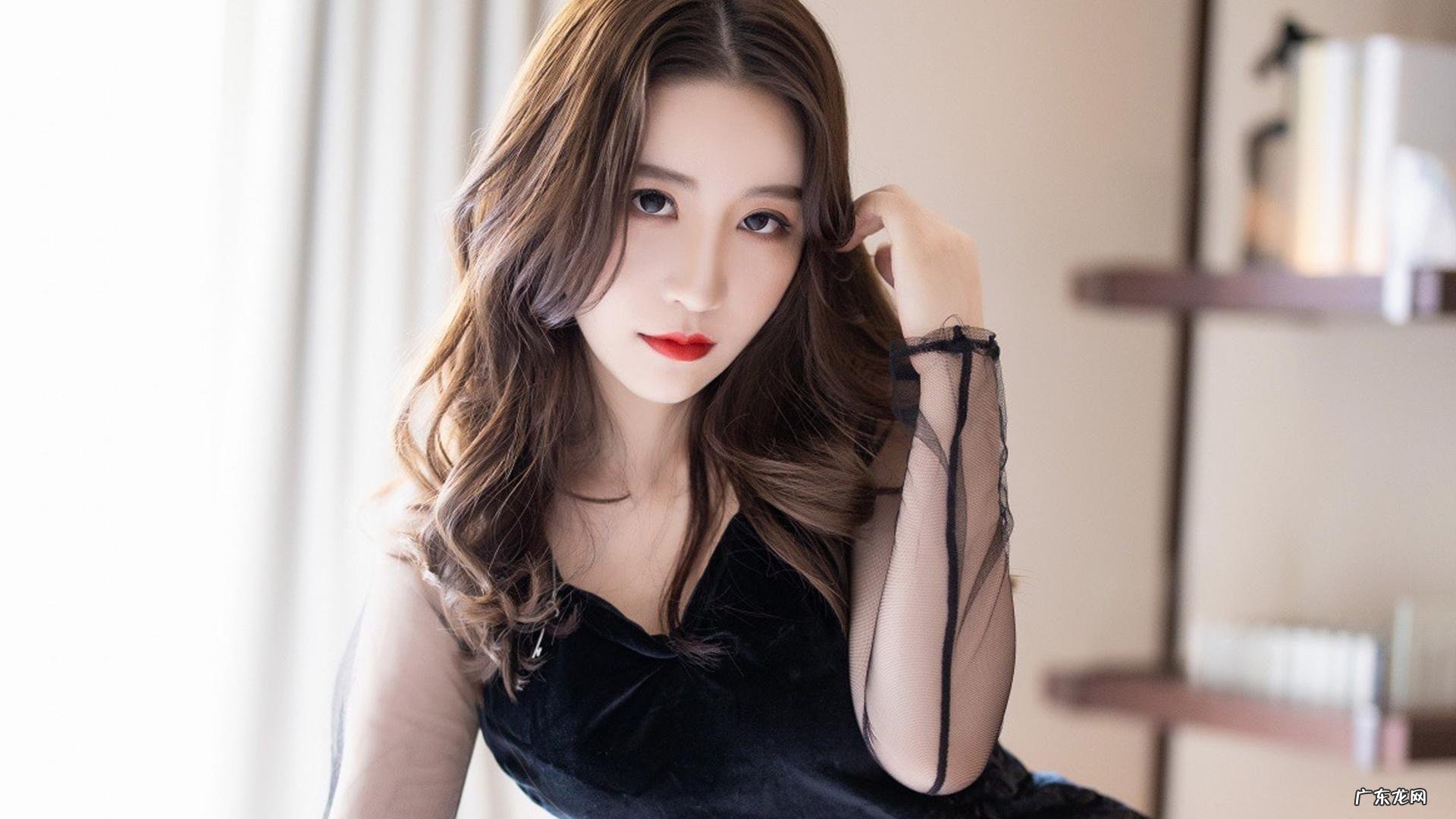 一首歌的歌名叫什么什么可 请问大家这首歌的歌名叫什么?跟我去爬山吧？