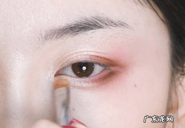 怎样画新娘妆?新娘妆自己怎么画?