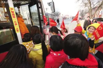 兰州市1200多辆网约车开展志愿出行服务