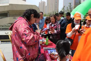 兰州市1200多辆网约车开展志愿出行服务