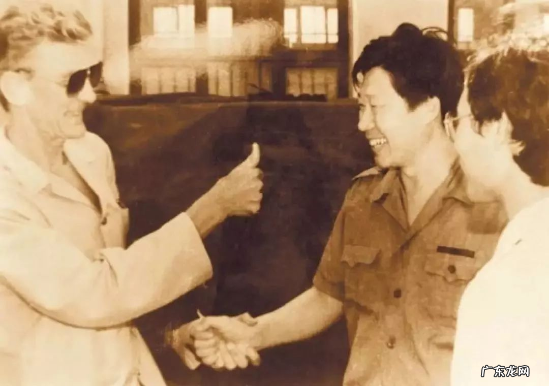 海尔冰箱张瑞敏的创业经历 海尔老总是谁