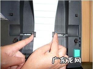 条码打印机换碳带步骤? 北洋BTP-2200E条码打印机标签纸碳带安装