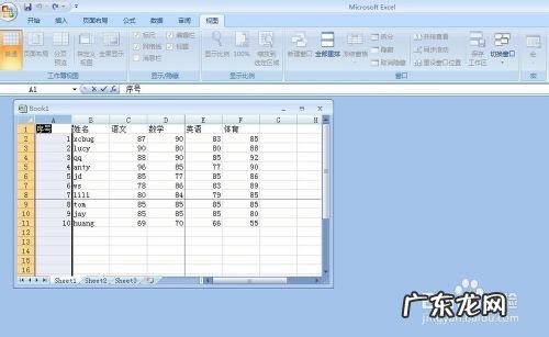 表格怎么首行不动？ EXCEL 如何让表格的首行或首列固定不动不滚动?