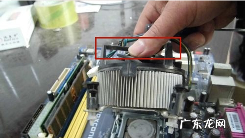 下压式cpu风扇怎么拆？ 电脑cpu风扇怎么拆的详细教程图解