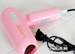 电吹风功率是多少瓦？寝室用300w的锅会跳闸么？