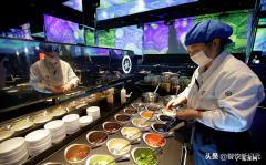 海底捞服务到底有多好？为什么海底捞生意那么火爆呢？