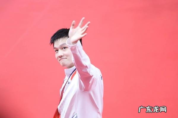 樊振东粉丝见面会 樊振东回应粉丝接机