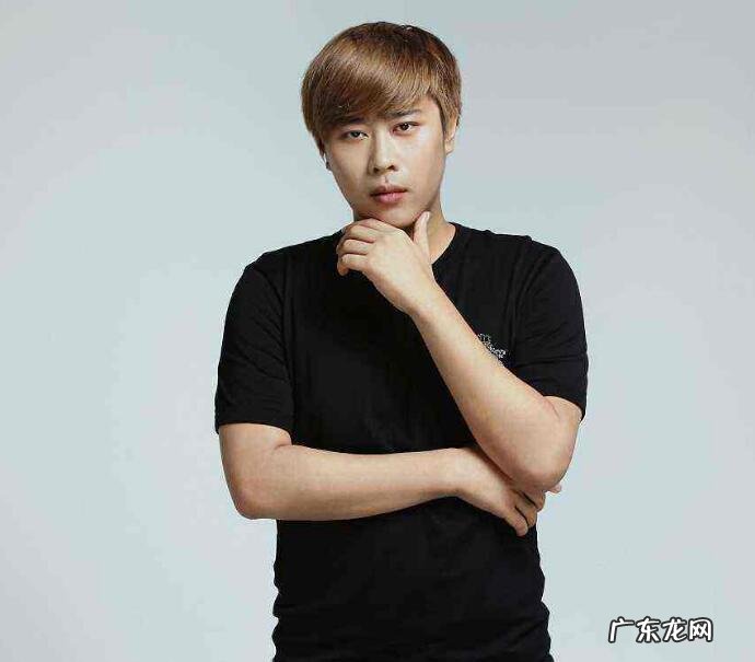 卢本伟直播赚了多少钱?为什么被封杀呢?