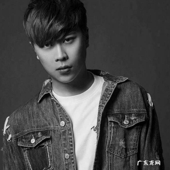 卢本伟直播赚了多少钱?为什么被封杀呢?