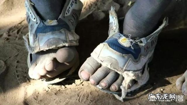 非洲黑人为什么身体那么黑,牙齿却那么白?