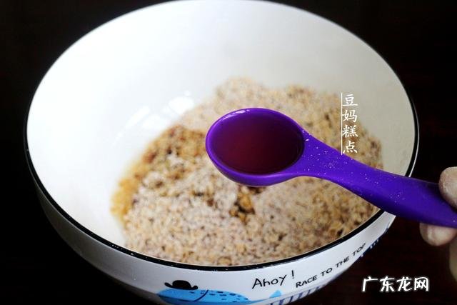 只花3分钟,教你做燕麦早餐饼干,健康低脂,口口香酥