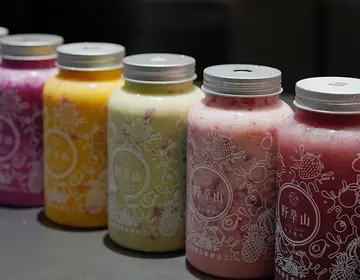 喜茶入股新式茶饮品牌“野萃山”