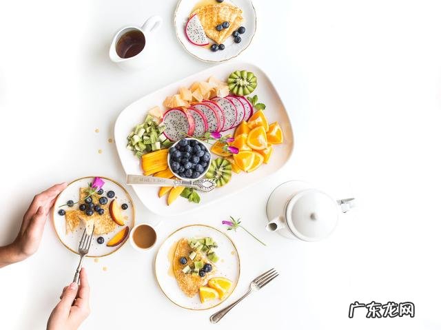 每天晚上不吃饭,只吃水果可以吗?