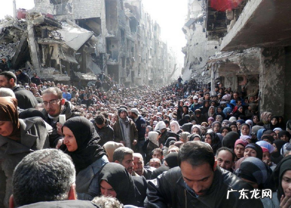 逆流而上的倒数第一:她承载着难民的梦想,当年在水中游赢了死神