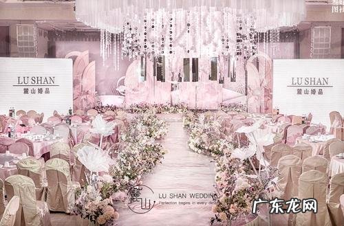 婚礼现场布置效果图 婚礼布置10000的效果图