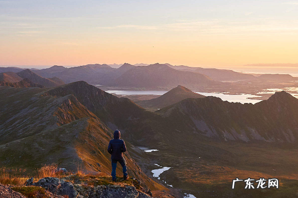 年轻人创业开什么店比较好？哪个风险小？