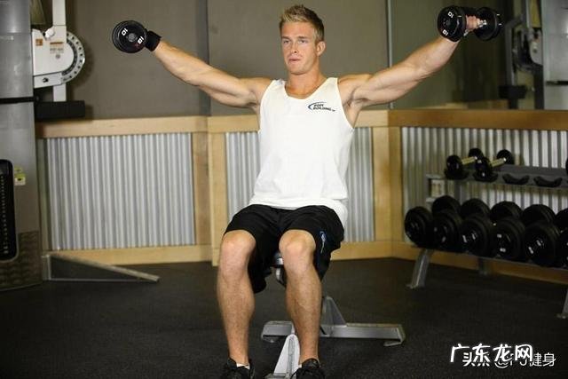 如何制定在家里用哑铃健身的周计划