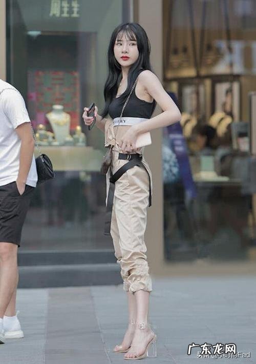 春夏之交，穿什么背心有型新潮？