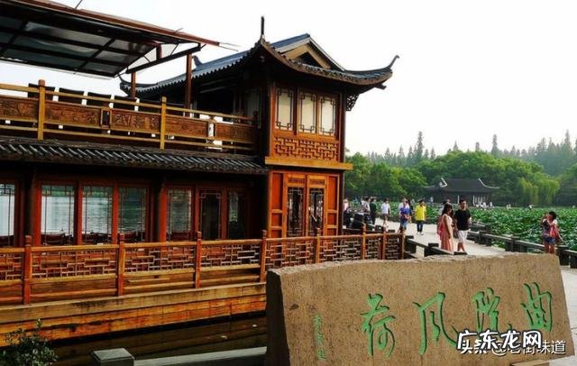 有没有关于描写荷花好的诗句推荐