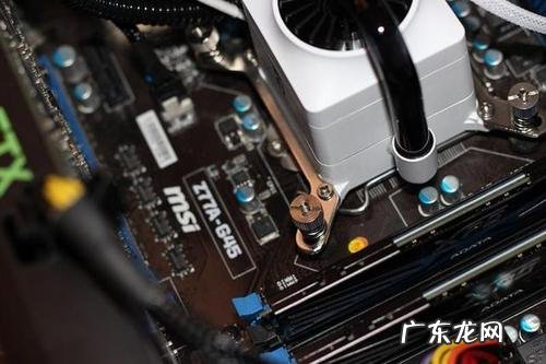 水冷插cpufan还是opt 水冷插cpu