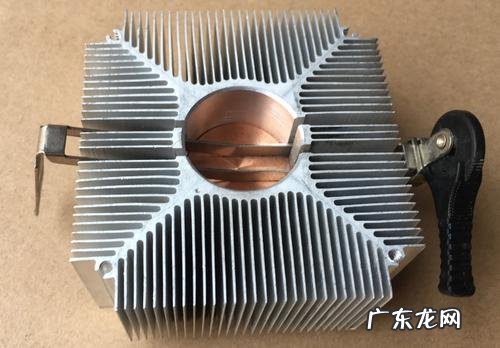 CPU双风扇和三风扇散热器 cpu无风扇散热器