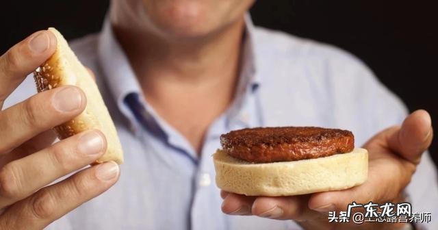 每天只吃蔬菜,肉,不吃碳水,米饭,一个月能瘦几斤