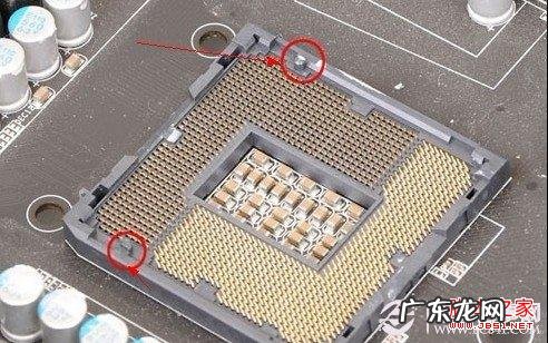 主板怎么配CPU cpu粘在主板