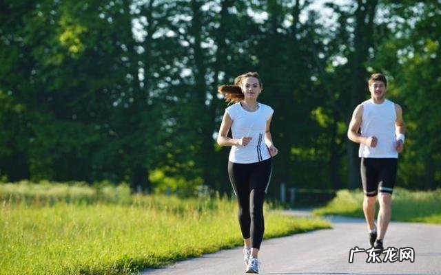 最近工作不忙,想跑步减肥,但是天气热了,问下还能不能跑