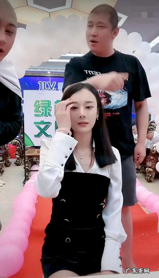 刘二狗花花视频 网红刘二狗开劳斯莱斯,每月只给前妻和孩子5000元合适吗?刘銮雄怎样评价前妻