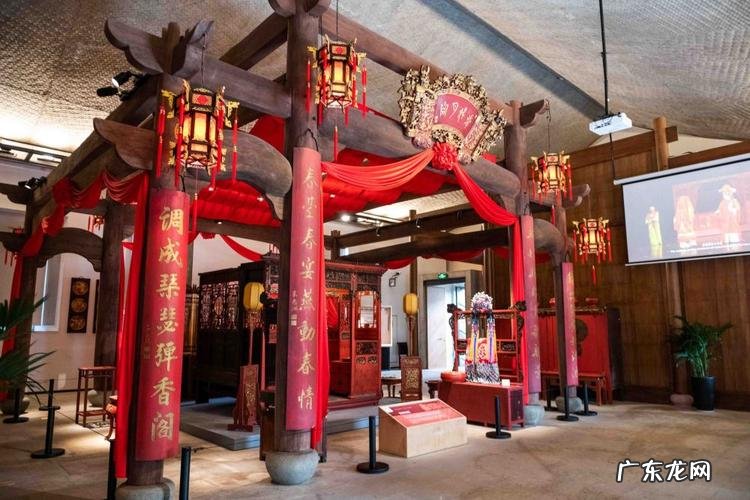 描写古代结婚十里红妆 描写古代十里红妆场面