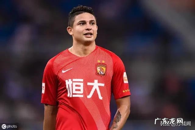 这是咋回事埃建国回到恒大这才几天，人瘦了一圈，仿佛年轻了5岁